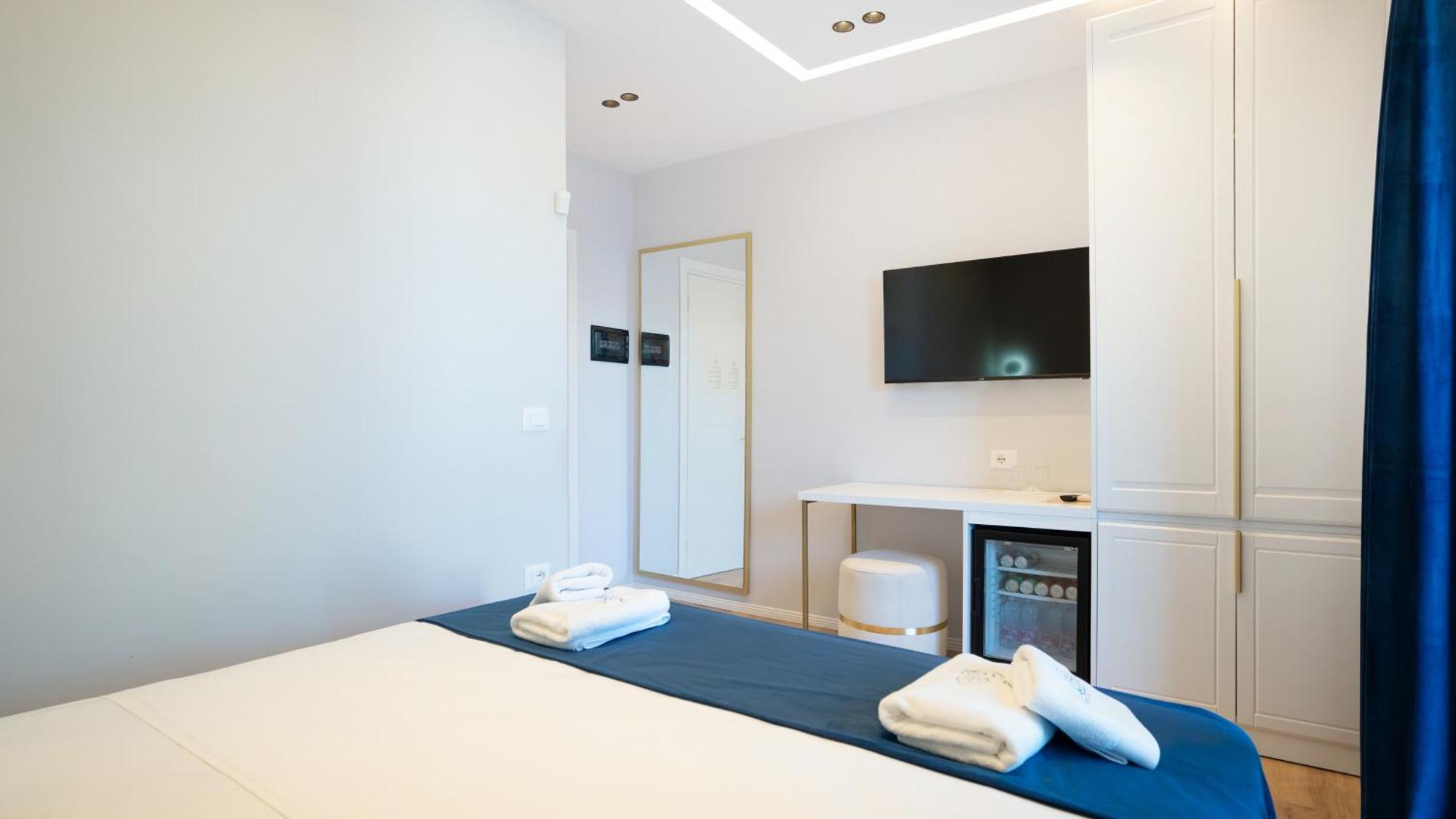 Sea Queen Luxury Hotel Radhimë Esterno foto