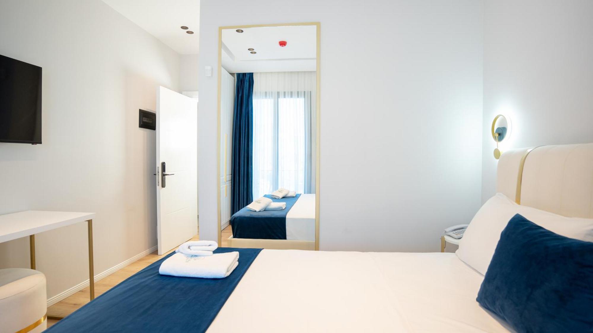 Sea Queen Luxury Hotel Radhimë Esterno foto