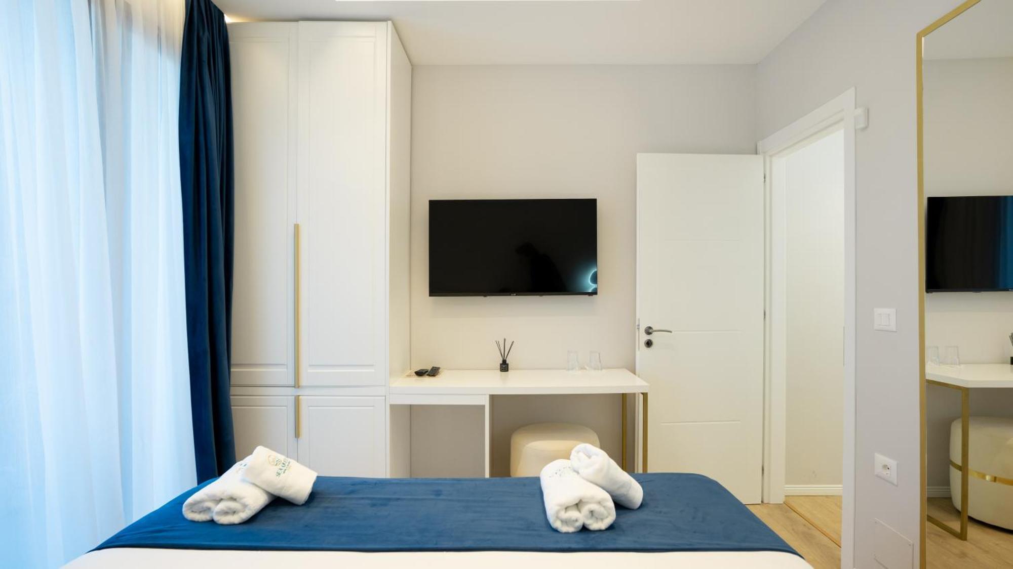 Sea Queen Luxury Hotel Radhimë Esterno foto