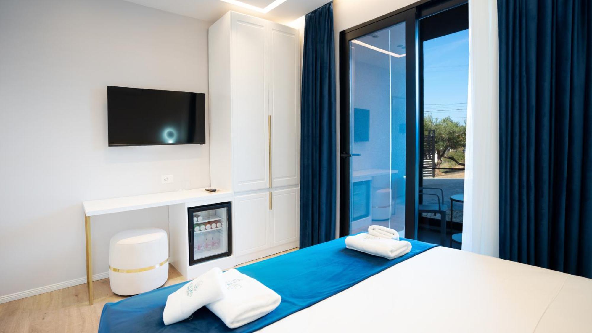 Sea Queen Luxury Hotel Radhimë Esterno foto