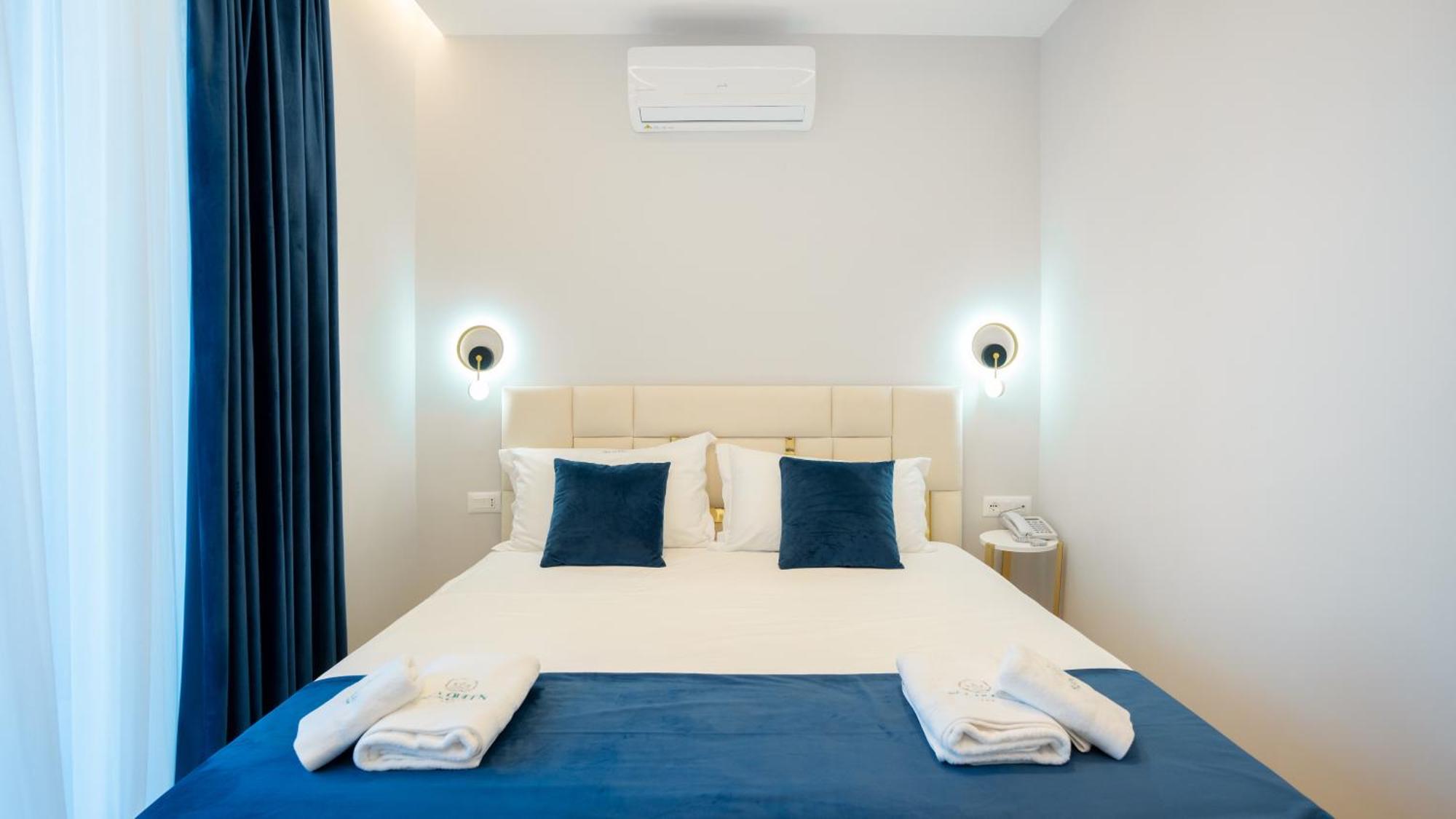 Sea Queen Luxury Hotel Radhimë Esterno foto