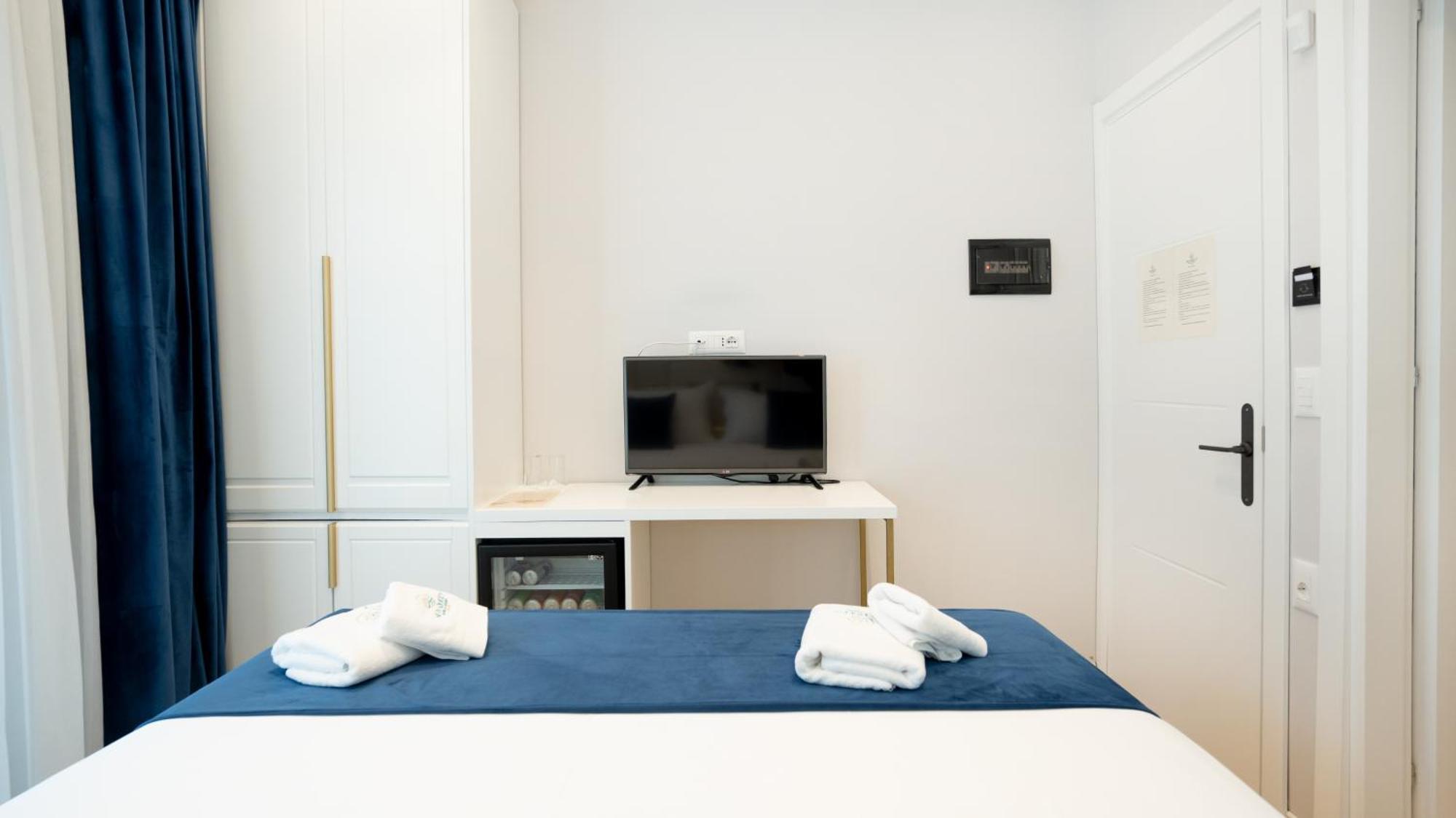 Sea Queen Luxury Hotel Radhimë Esterno foto