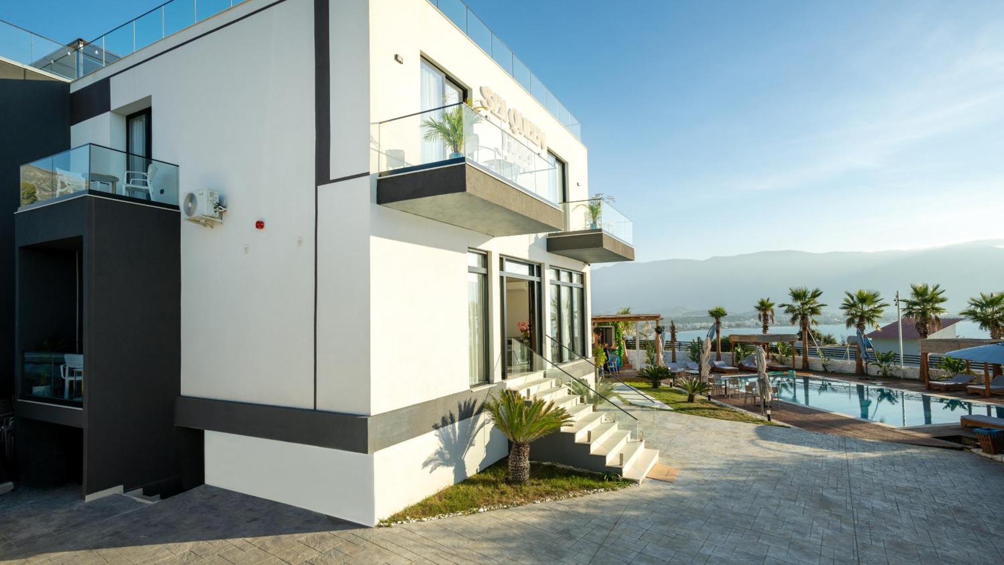 Sea Queen Luxury Hotel Radhimë Esterno foto