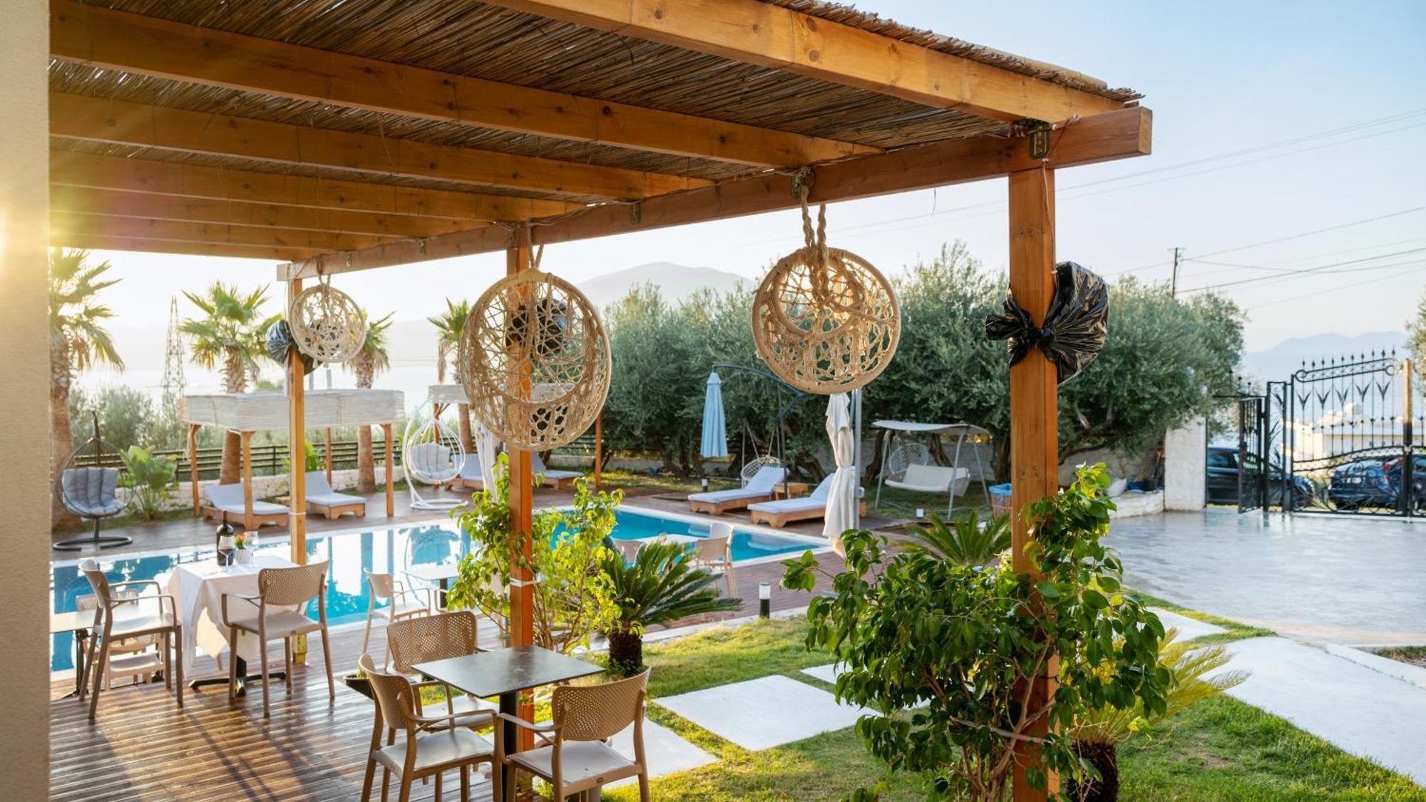 Sea Queen Luxury Hotel Radhimë Esterno foto