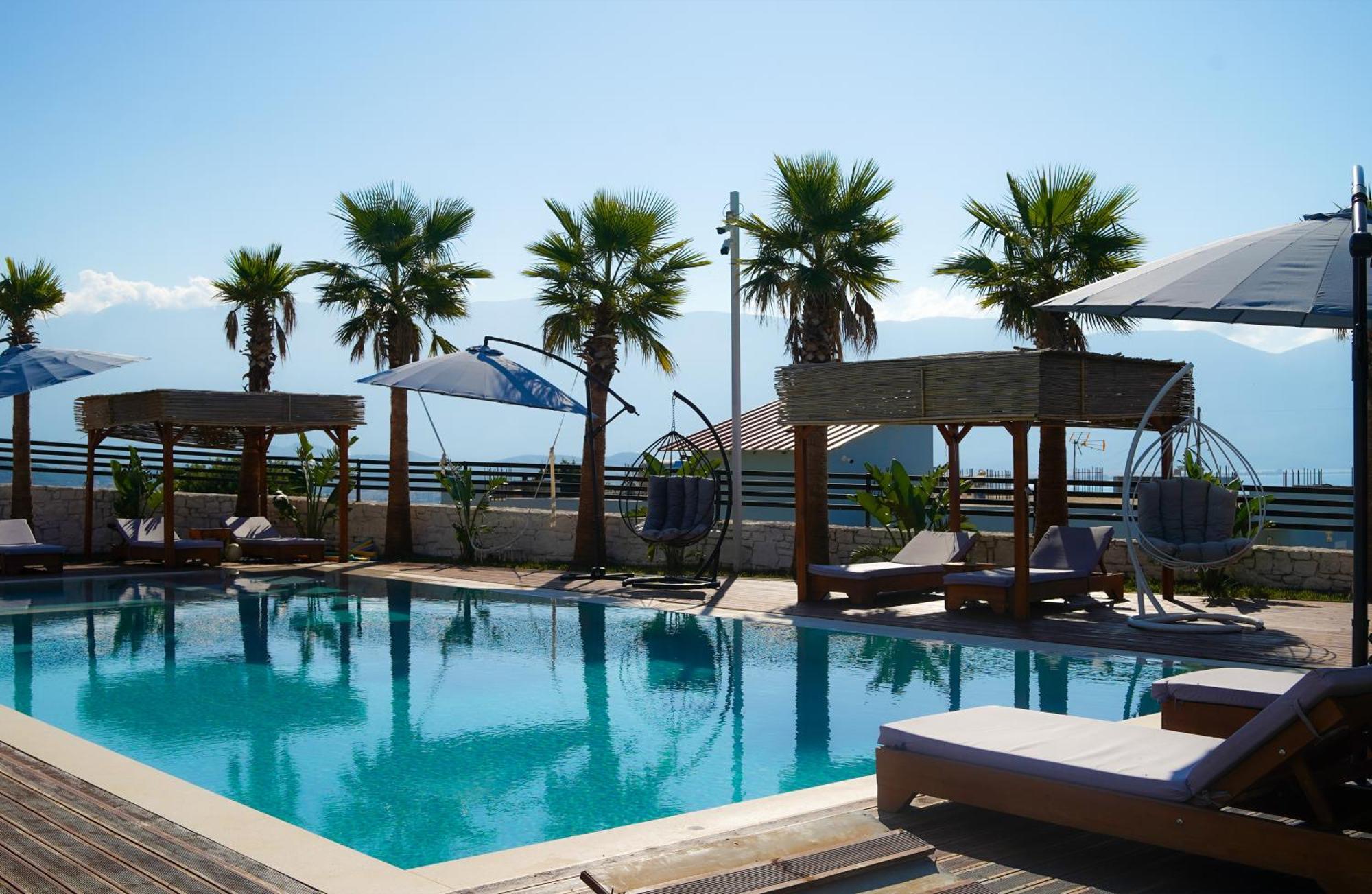 Sea Queen Luxury Hotel Radhimë Esterno foto