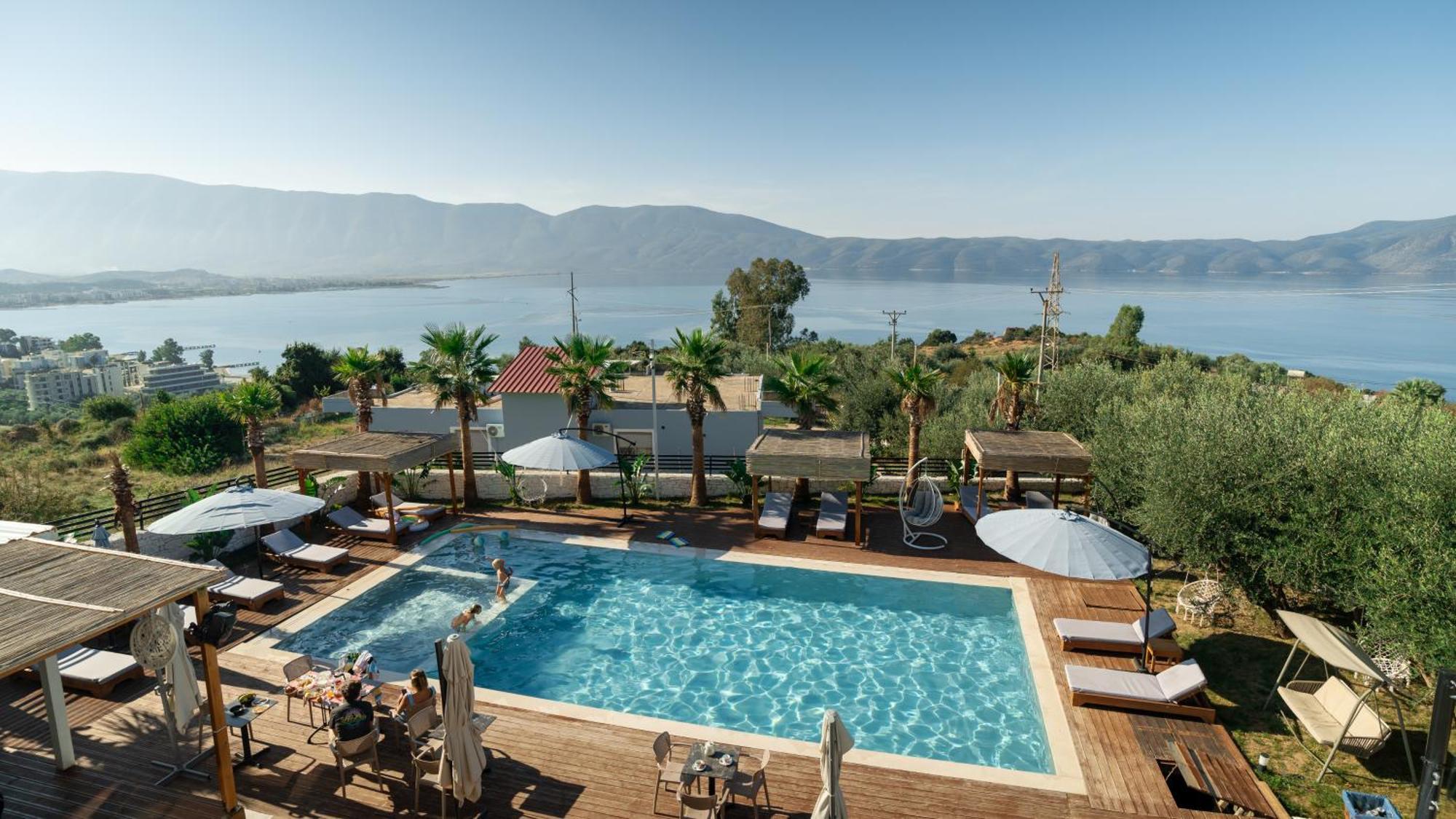 Sea Queen Luxury Hotel Radhimë Esterno foto