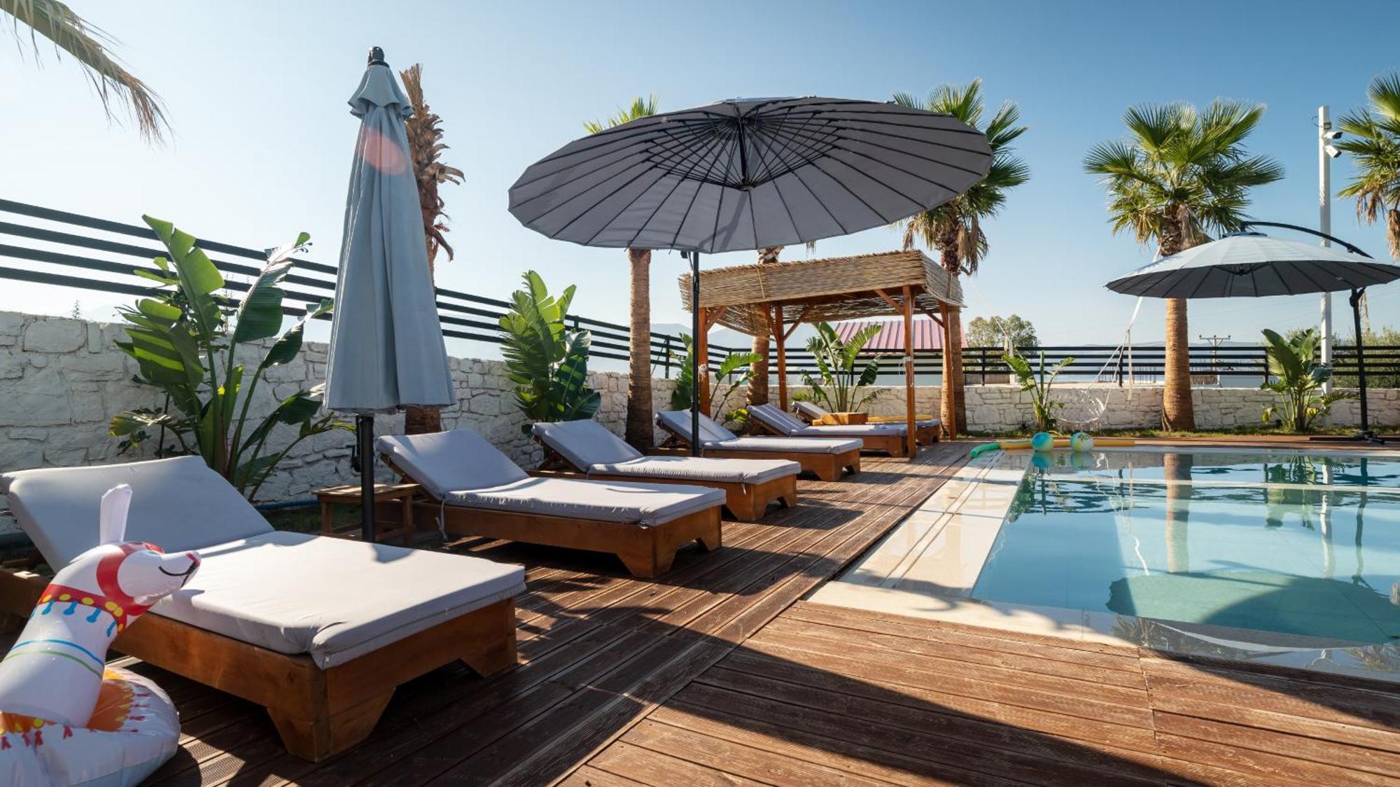 Sea Queen Luxury Hotel Radhimë Esterno foto