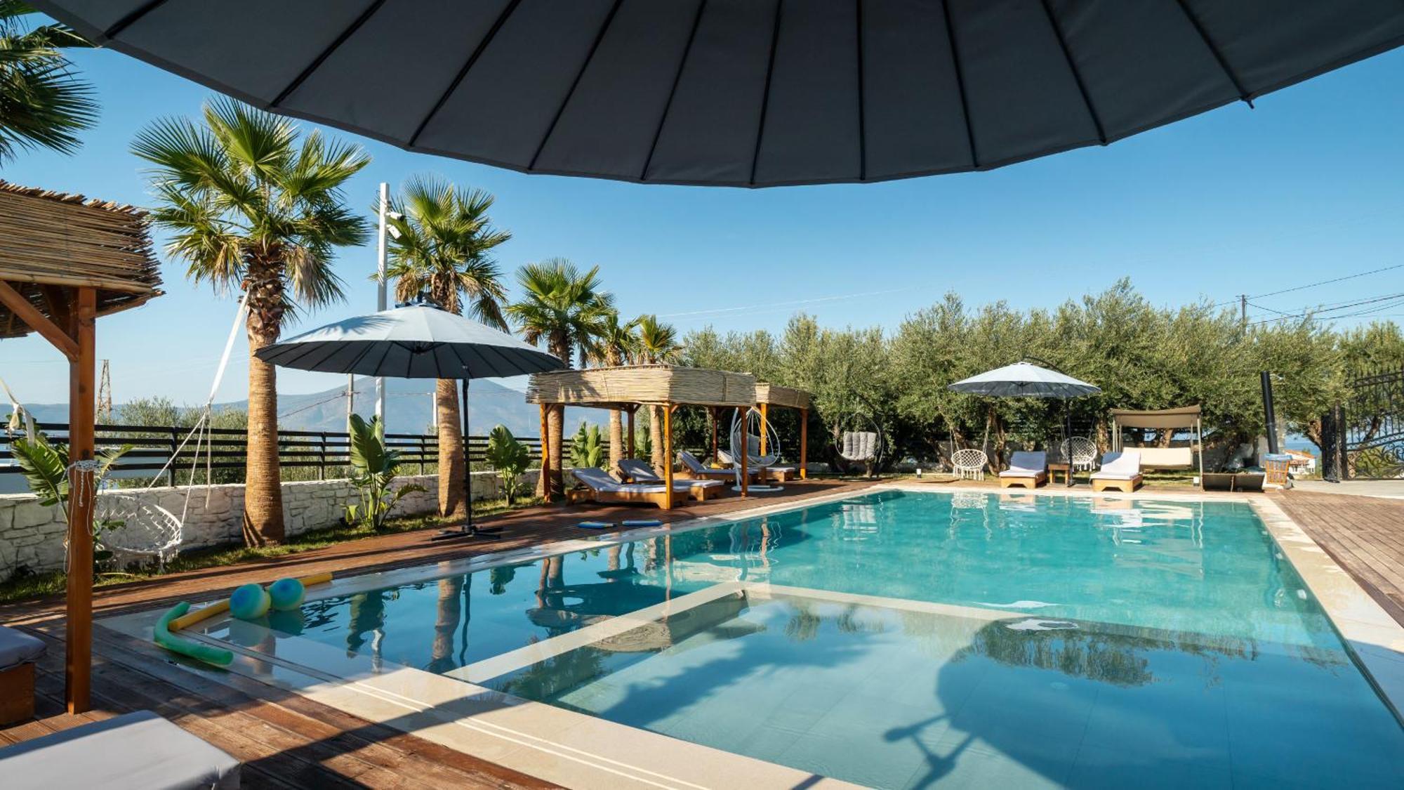 Sea Queen Luxury Hotel Radhimë Esterno foto