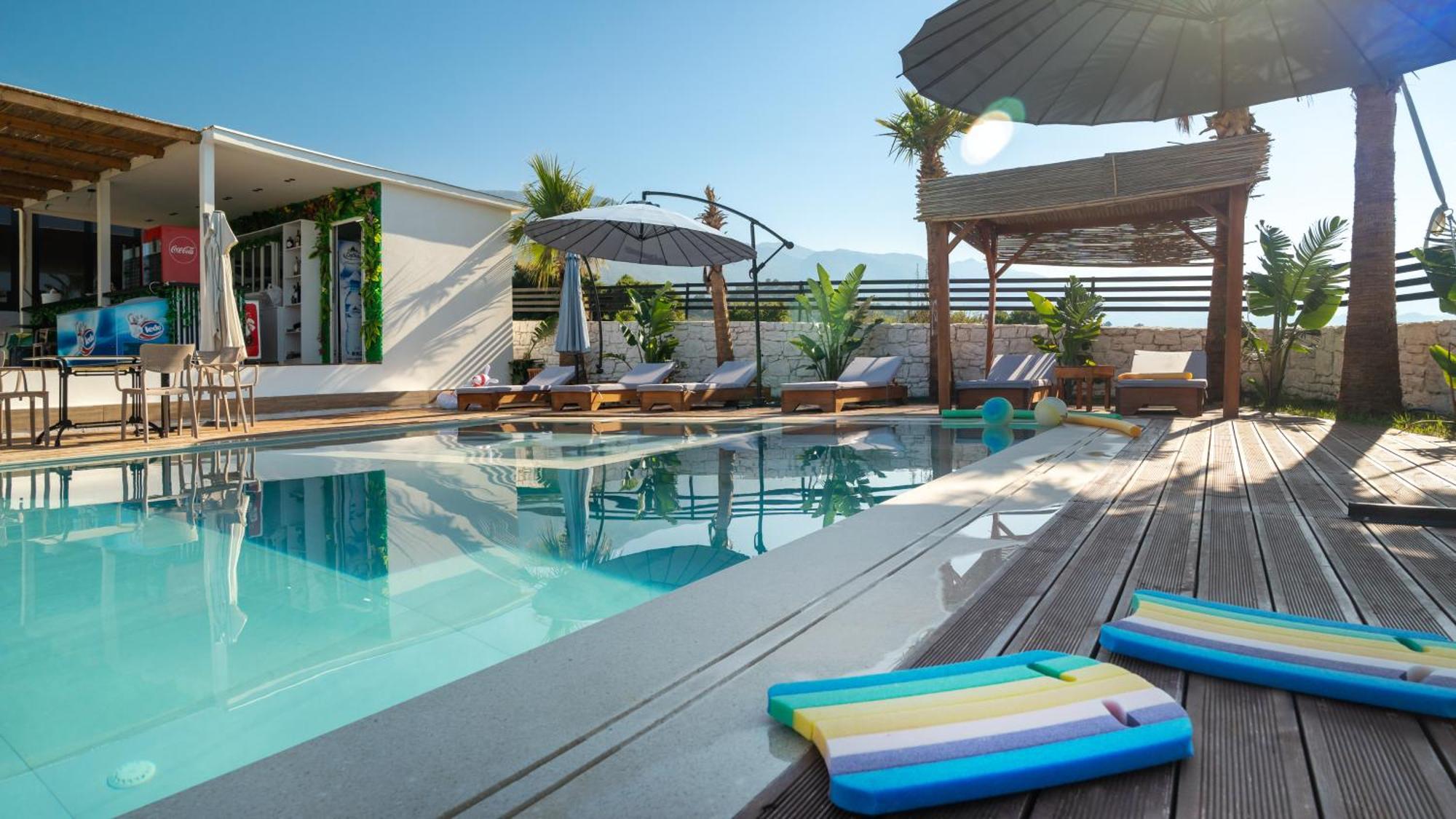 Sea Queen Luxury Hotel Radhimë Esterno foto