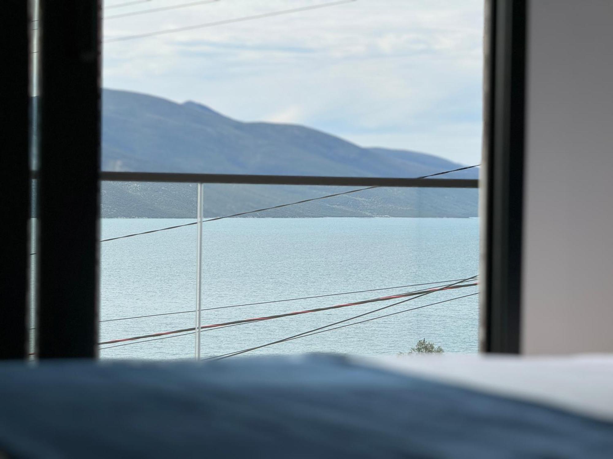 Sea Queen Luxury Hotel Radhimë Esterno foto